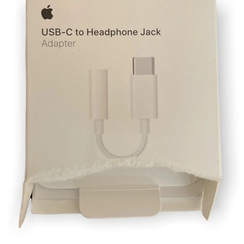 Apple USB-C to 3.5mm White Headphone jack adapter